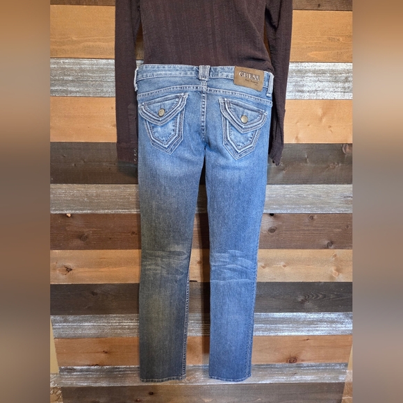 Guess Jeans - Picture 10 of 15